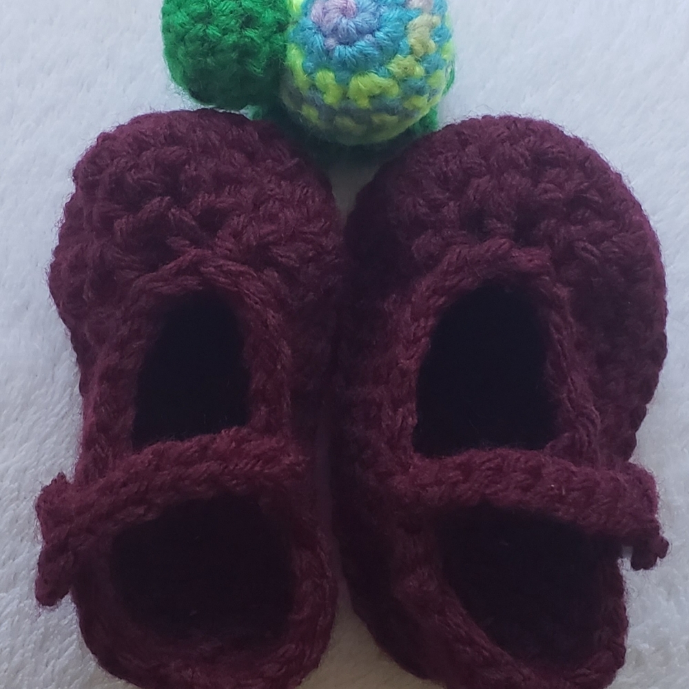 Very pretty earwarmer headband and booties set